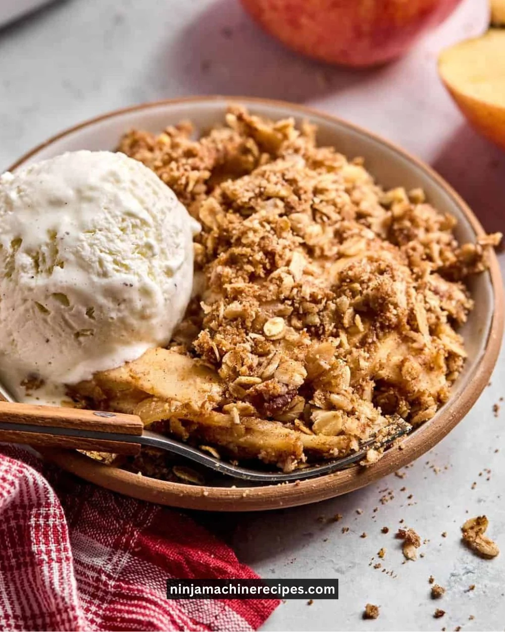 Healthy apple crisp dessert with oats and cinnamon topping