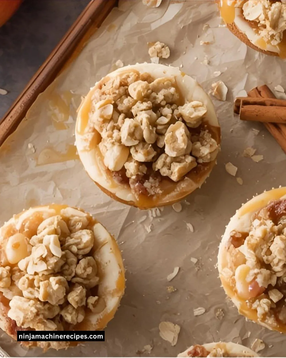 Easy apple crisp mini cheesecakes with apple topping and crunchy crust
