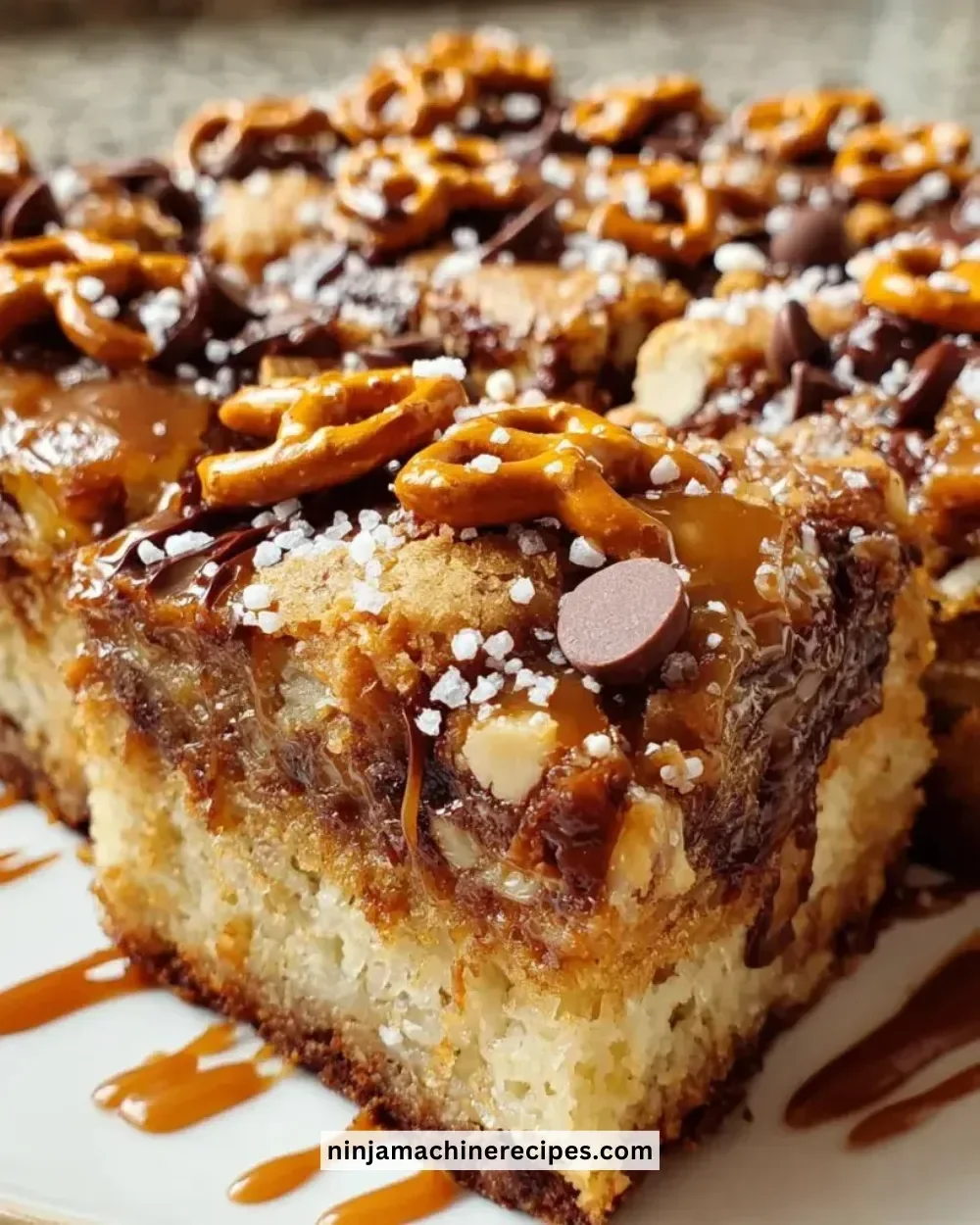 Delicious salted caramel pretzel blondies topped with caramel drizzle and pretzel pieces