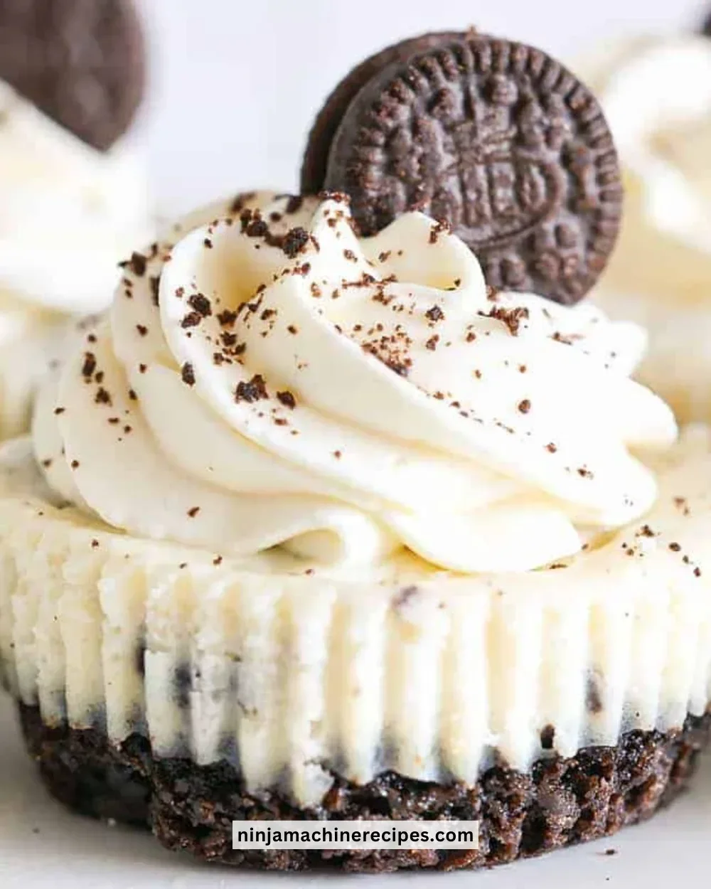 Delicious easy mini Oreo cheesecake bites on a decorative plate