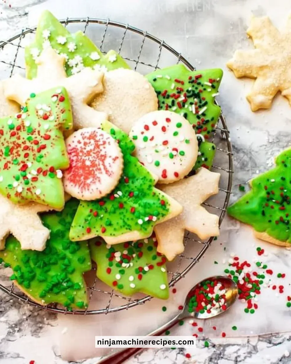 No-spread sugar cookies baked to perfection with a beautiful shape and delicious taste.