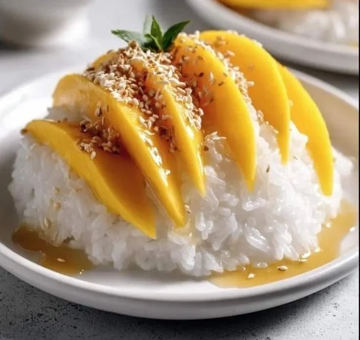 Authentic mango sticky rice with fresh mango slices and coconut sauce