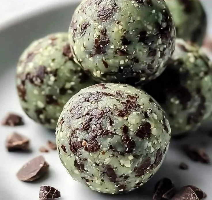 Mint Chocolate Chip Protein Balls - a healthy and delicious snack