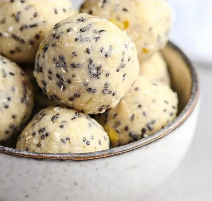 Lemon Poppy Seed Energy Bites - Healthy snack with lemon and poppy seeds
